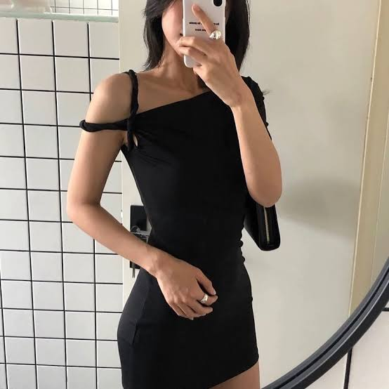 Asymmetrical Twist Knot Tie-Sleeve Fitted Bodycon Mini Dress review Isabella Carter