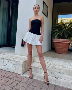 Fashionable Sweetheart Neck Contrast Color Panel Pleated Bodycon Midi Dress review Sophia Carter
