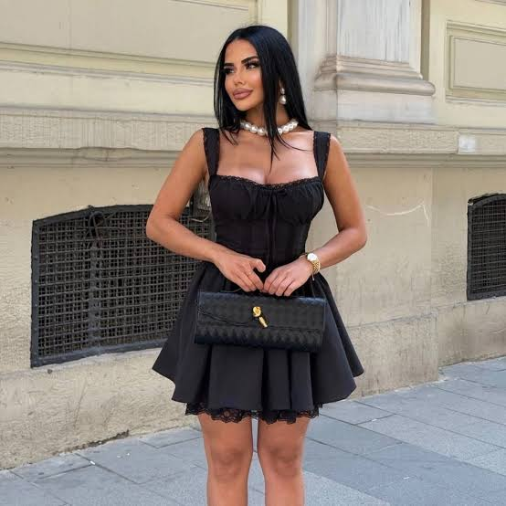 Vintage-Inspired Bodycon Midi Dress review Emily Thompson