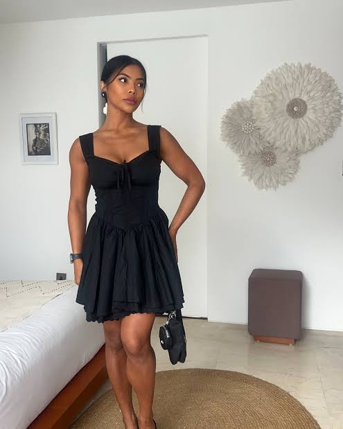 Vintage-Inspired Bodycon Midi Dress review Olivia Carter