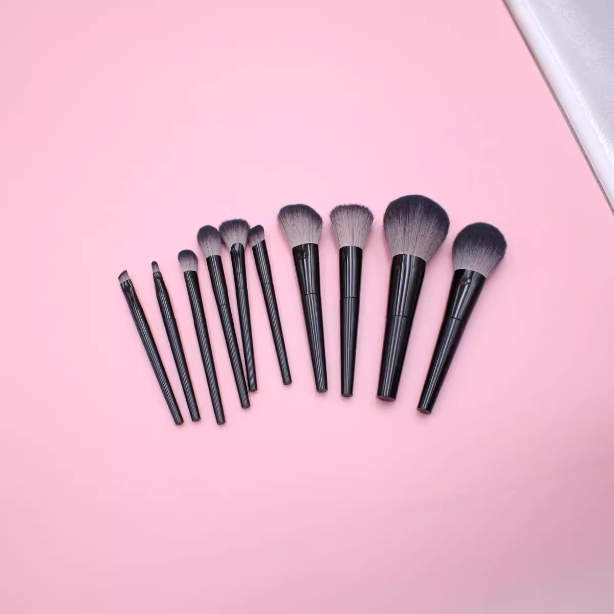 10 portable mini makeup brushes