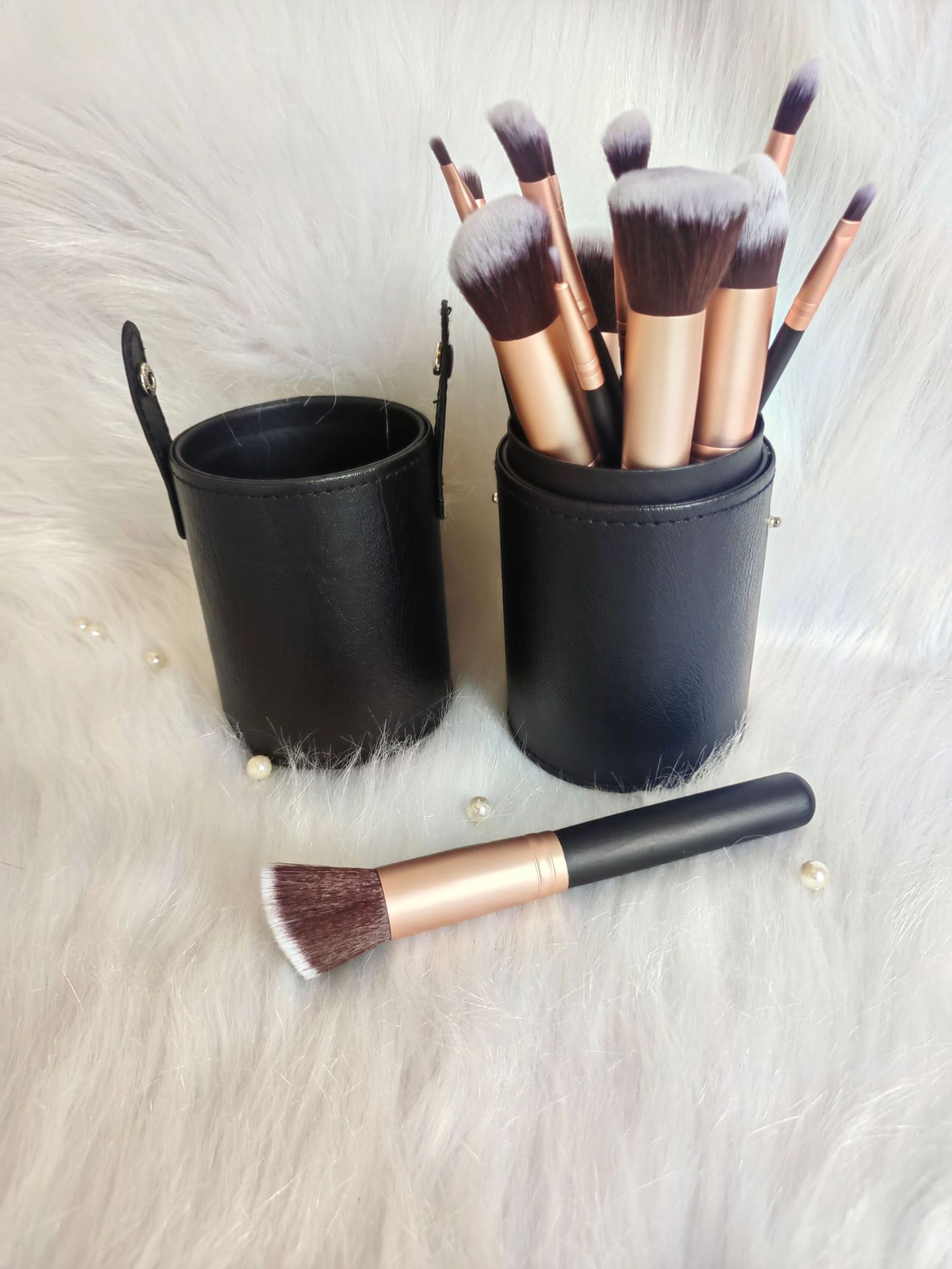 14 sets of makeup brushes with soft bristles