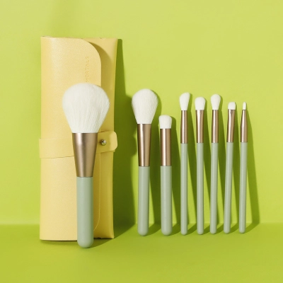 Combination set of eight makeup brushes 02