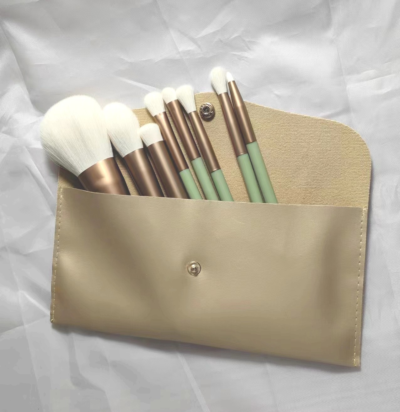 Combination set of eight makeup brushes