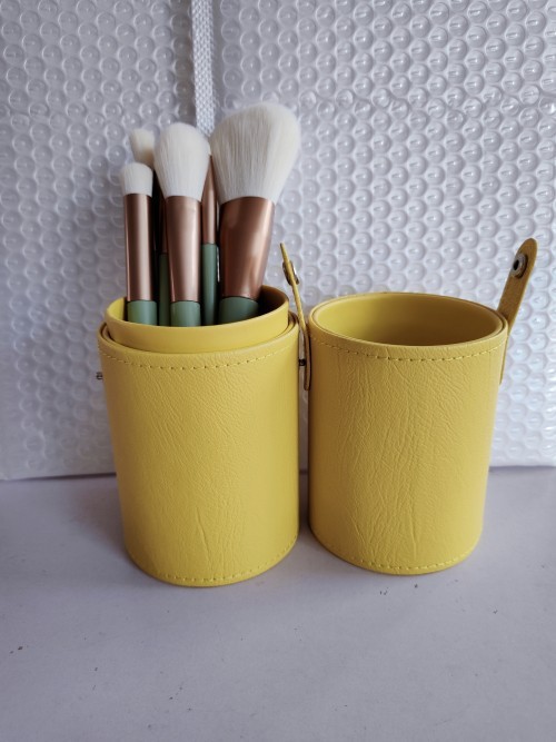 Combination set of eight makeup brushes