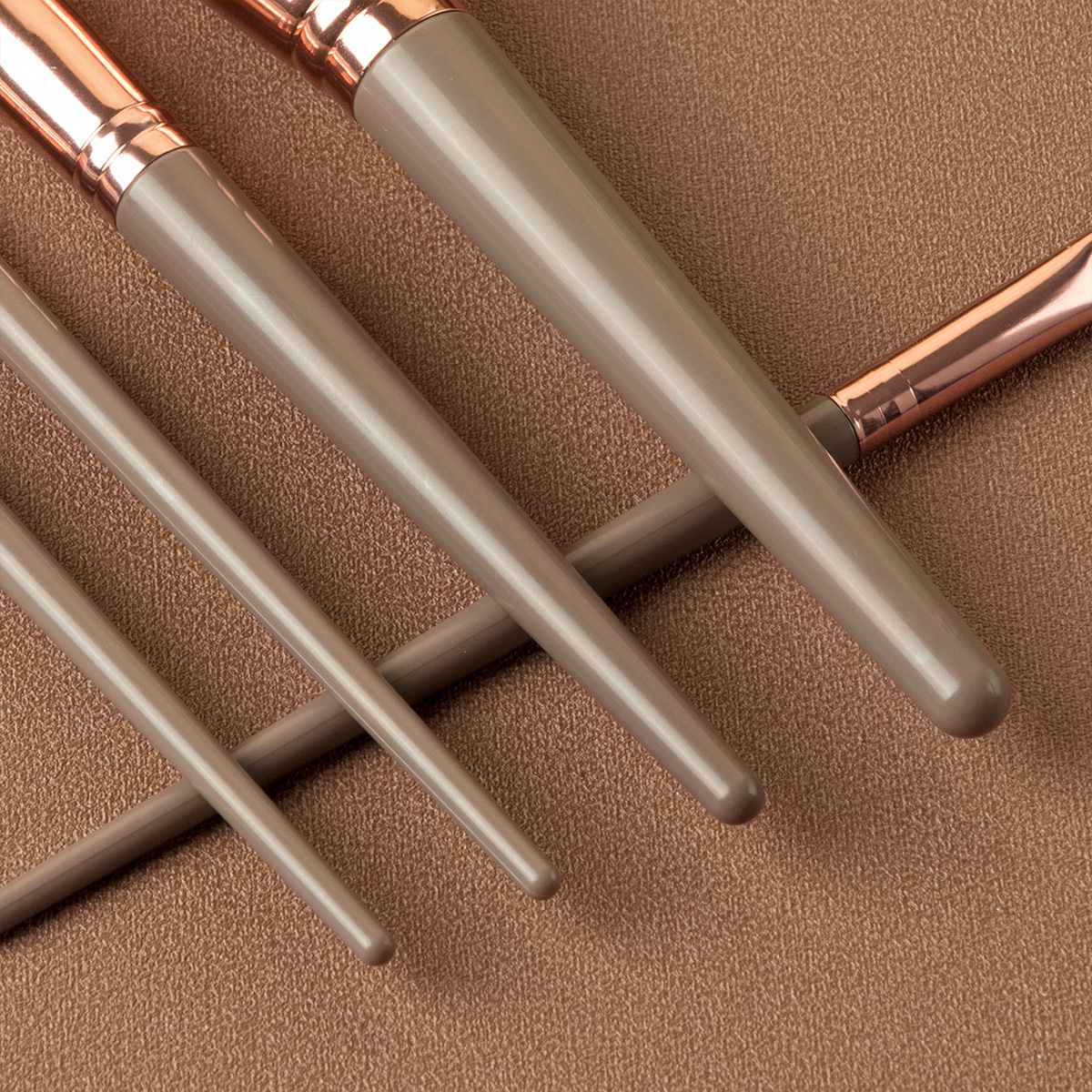 Makeup brush set with 7 soft brushes