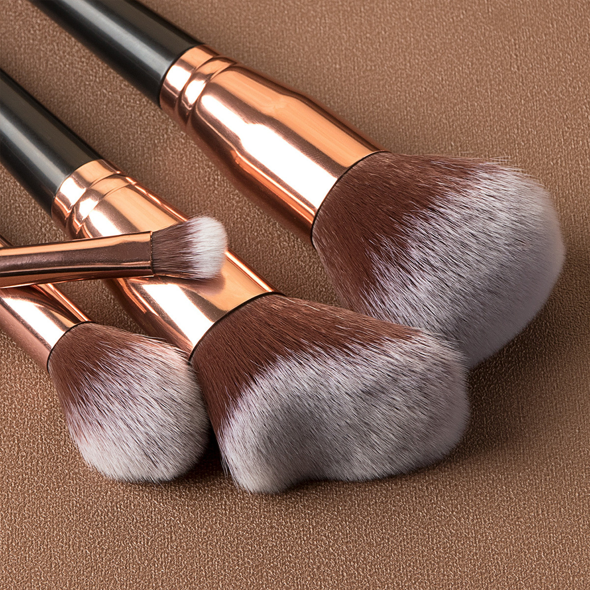 Makeup brush set with 7 soft brushes