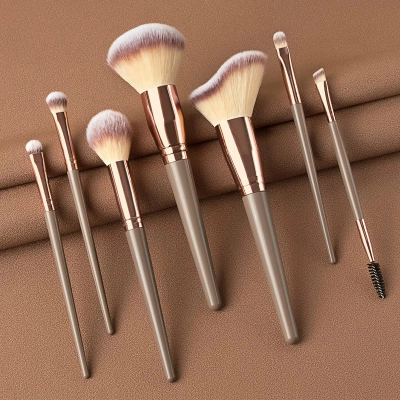 Makeup brush set with 7 soft brushes 01