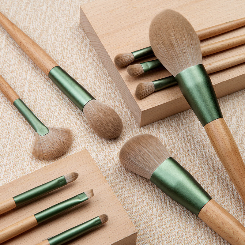 Wooden handle 10 soft bristle makeup brush set