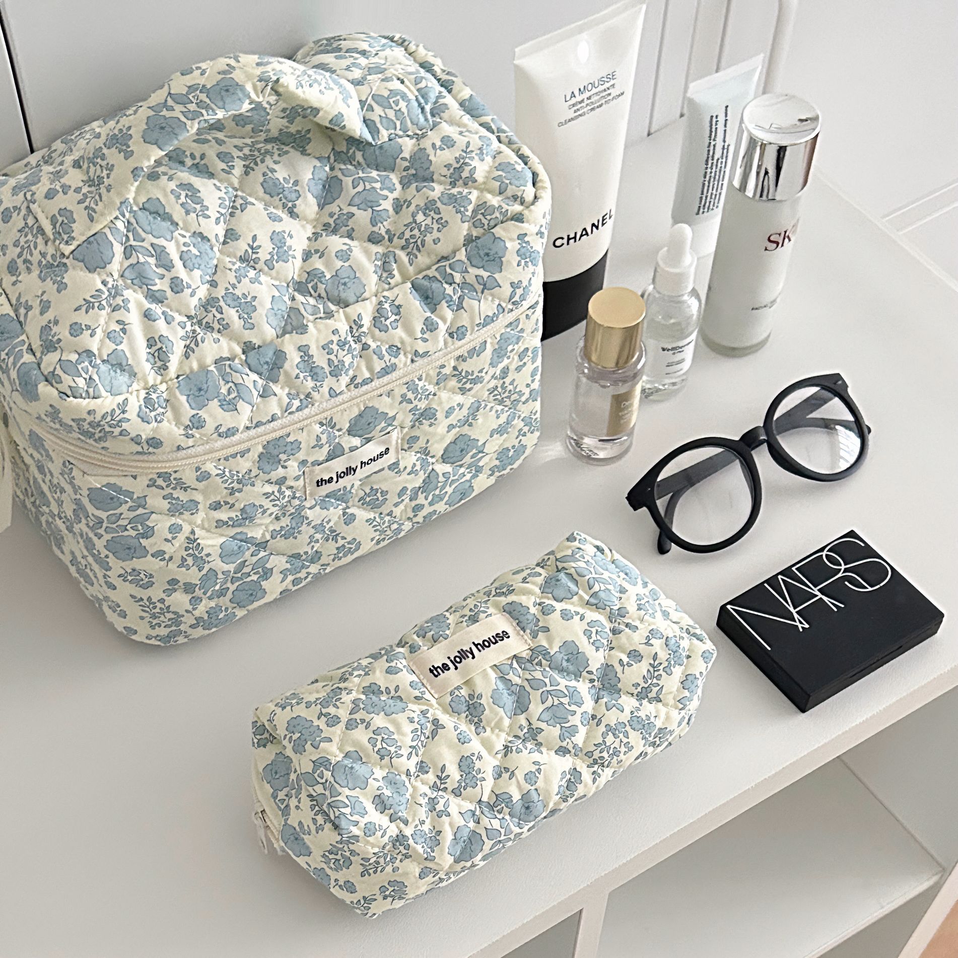 Blue floral quilted makeup bag with large capacity