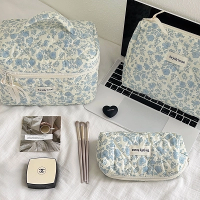 Blue floral quilted makeup bag with large capacity 02