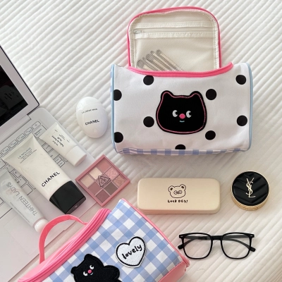 Cute Cat Handheld Makeup Bag 01