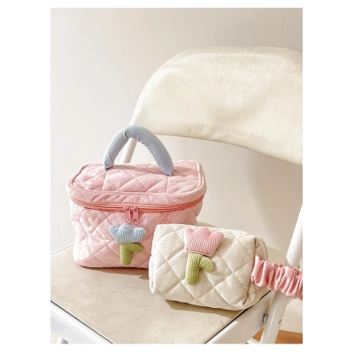 Large capacity and high-value portable storage bag 02