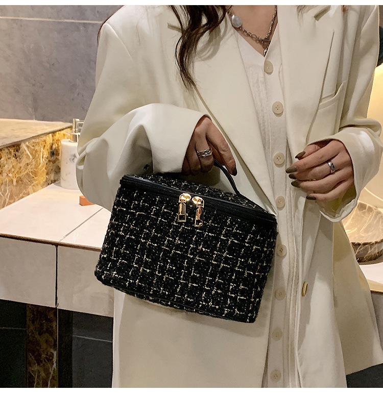 Makeup bag with large capacity and high-end feel