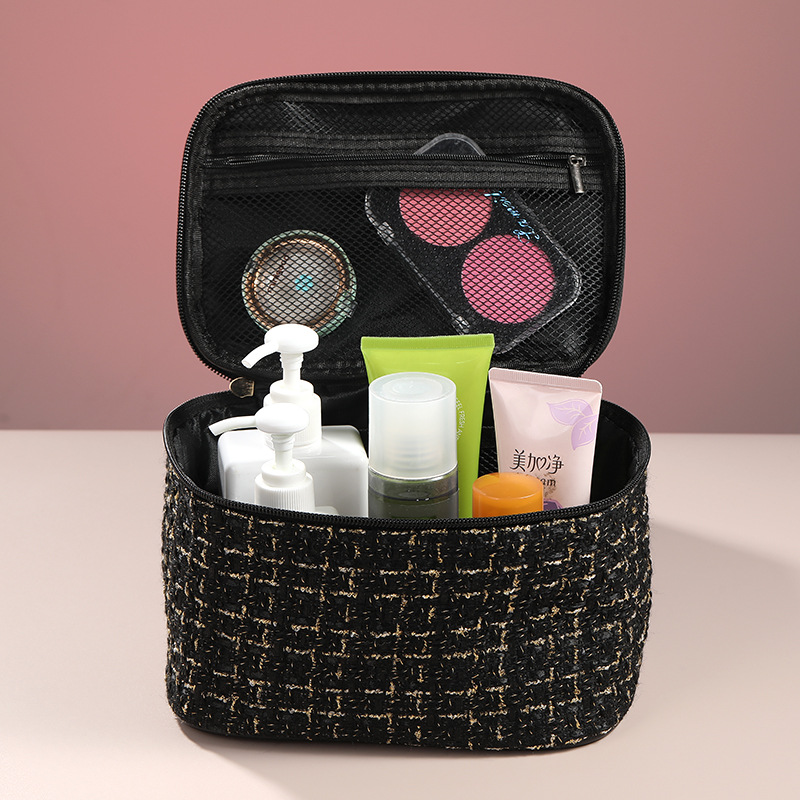 Makeup bag with large capacity and high-end feel