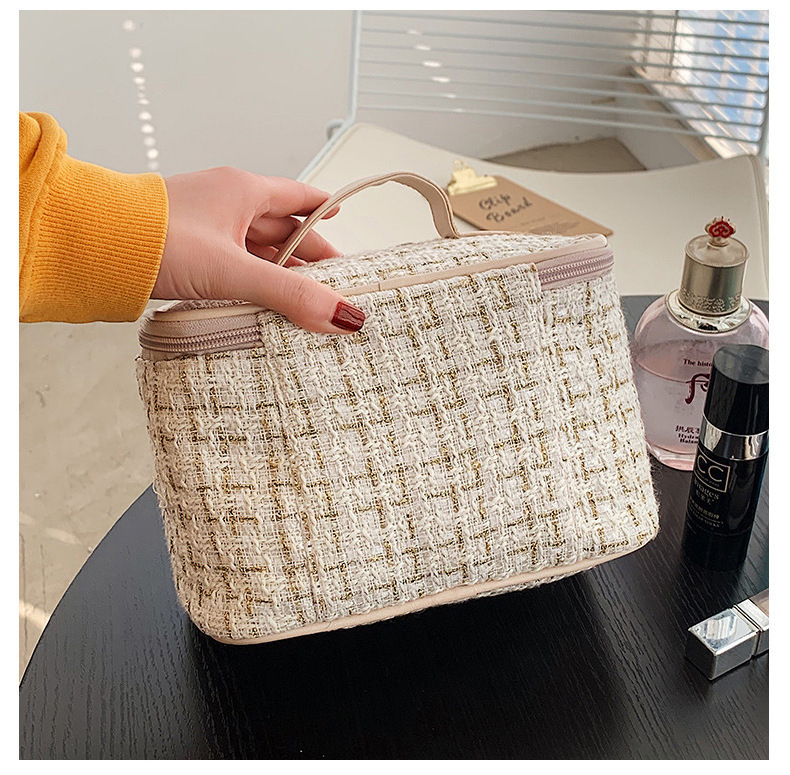 Makeup bag with large capacity and high-end feel
