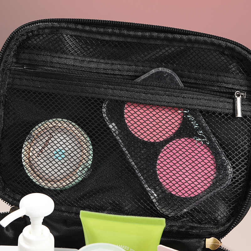 Makeup bag with large capacity and high-end feel