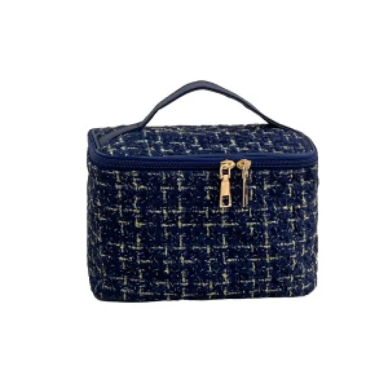 Makeup bag with large capacity and high-end feel
