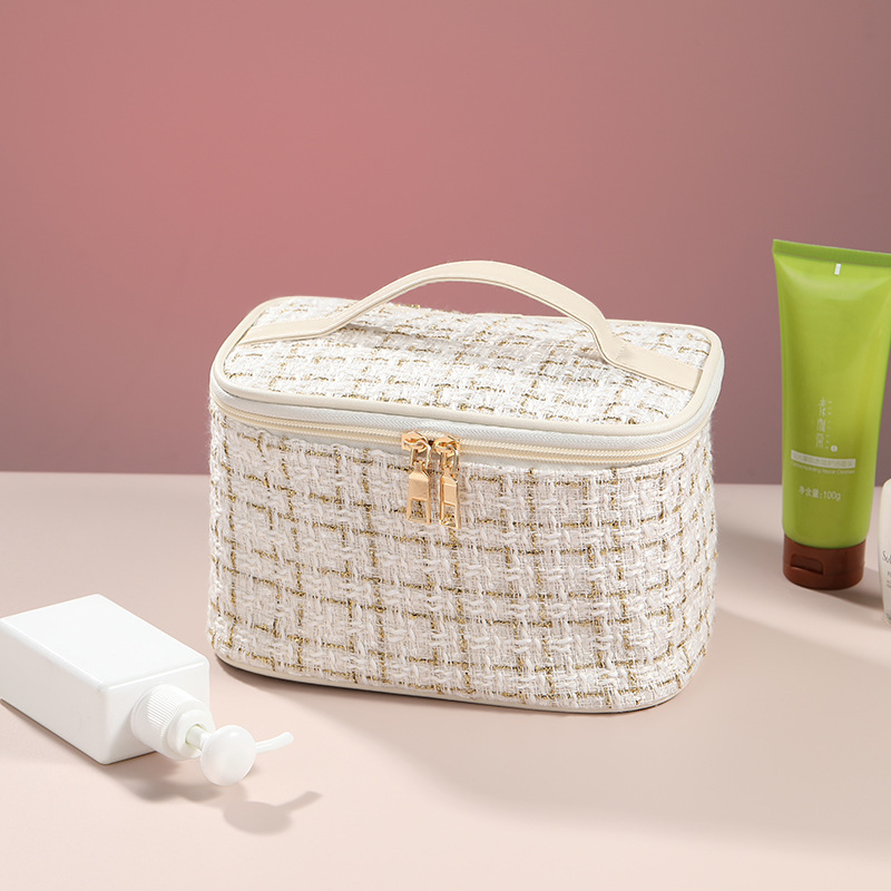 Makeup bag with large capacity and high-end feel
