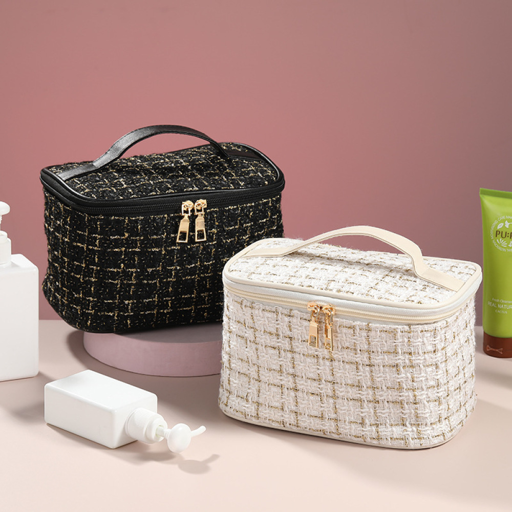 Makeup bag with large capacity and high-end feel