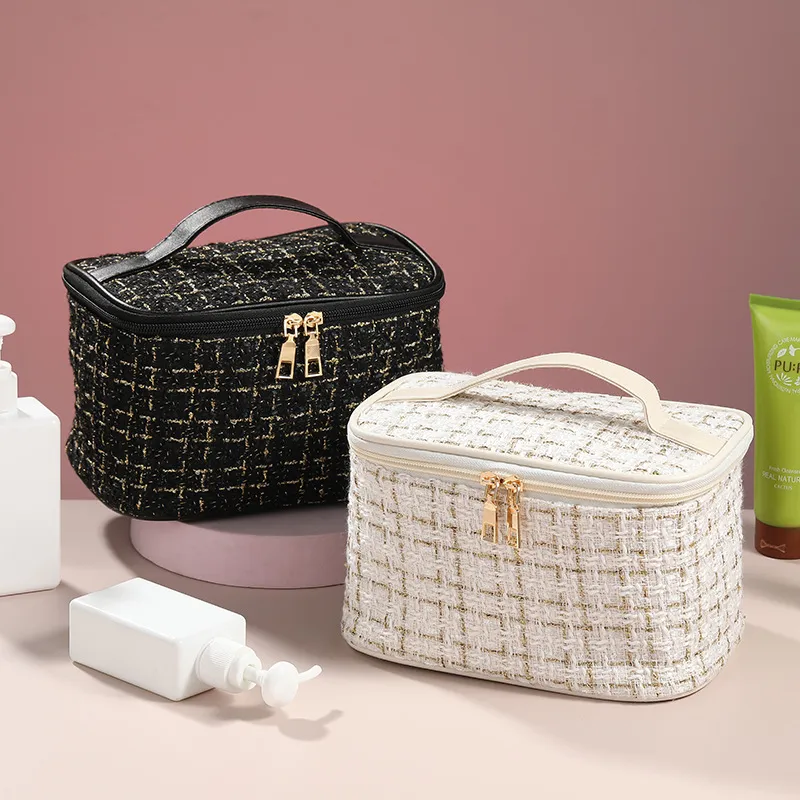 Makeup bag with large capacity and high-end feel
