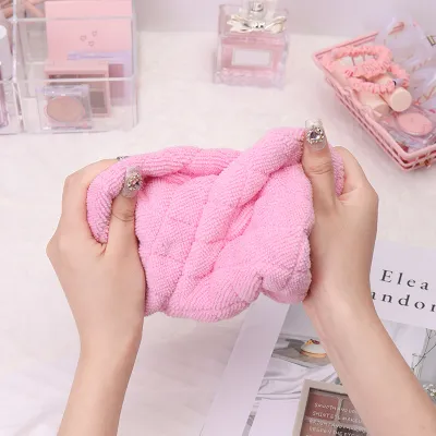 Plush pencil case, large capacity, dirt resistant makeup bag 02