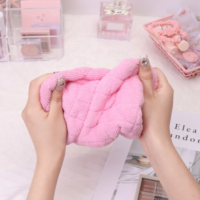Plush pencil case, large capacity, dirt resistant makeup bag 02