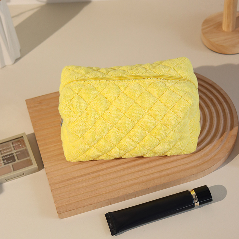 Plush pencil case, large capacity, dirt resistant makeup bag