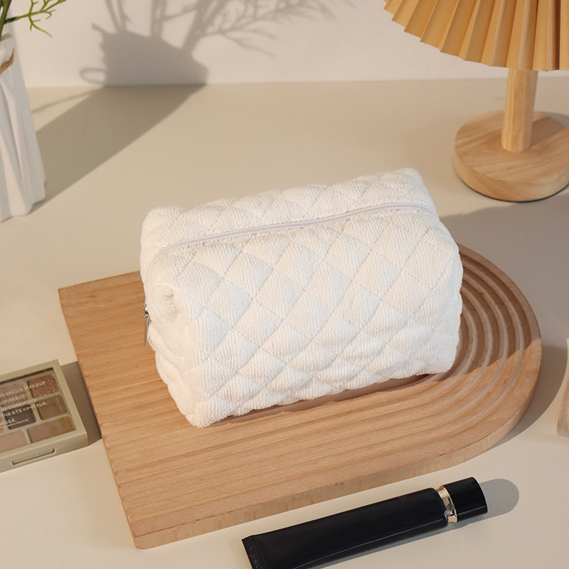 Plush pencil case, large capacity, dirt resistant makeup bag