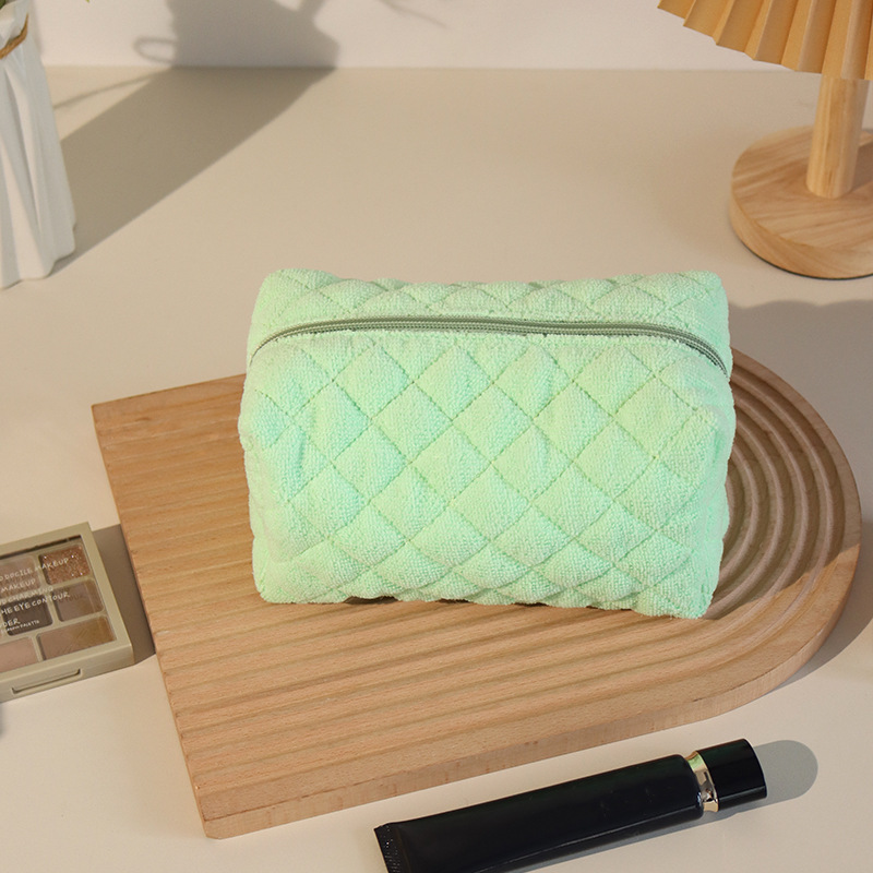 Plush pencil case, large capacity, dirt resistant makeup bag