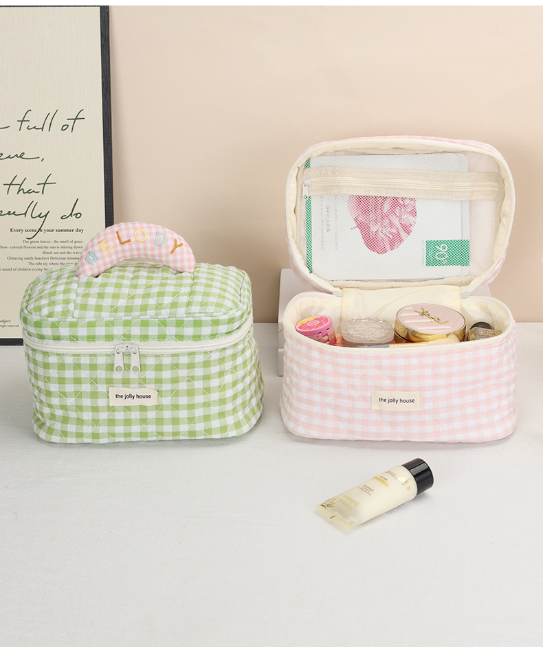 Wind Quilted Checkered Makeup Bag with Large Capacity