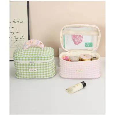 Wind Quilted Checkered Makeup Bag with Large Capacity 01