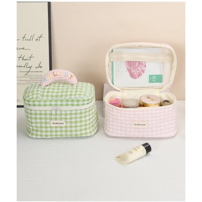 Wind Quilted Checkered Makeup Bag with Large Capacity 01