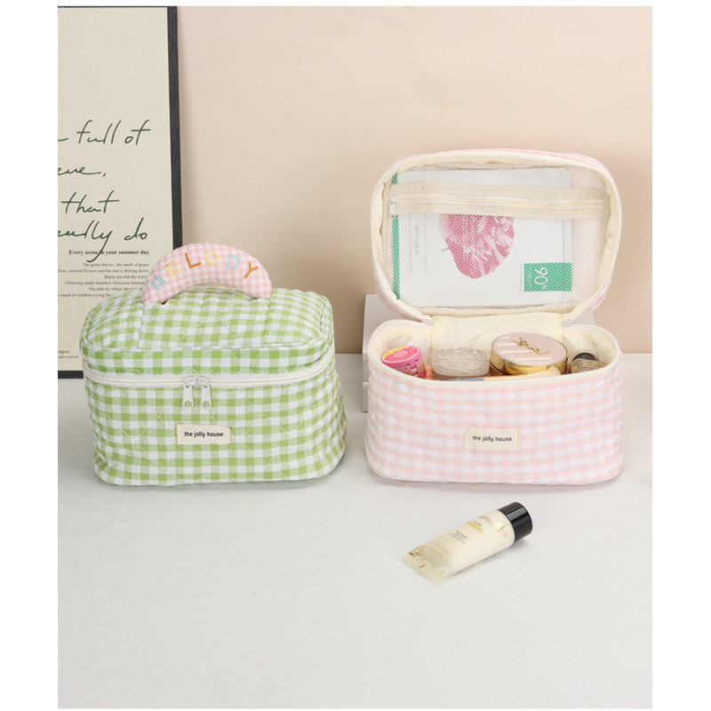 Wind Quilted Checkered Makeup Bag with Large Capacity