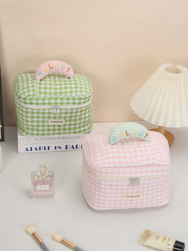 Wind Quilted Checkered Makeup Bag with Large Capacity