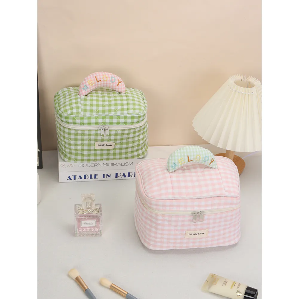 Wind Quilted Checkered Makeup Bag with Large Capacity