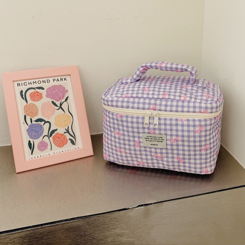 Wind Quilted Checkered Makeup Bag with Large Capacity