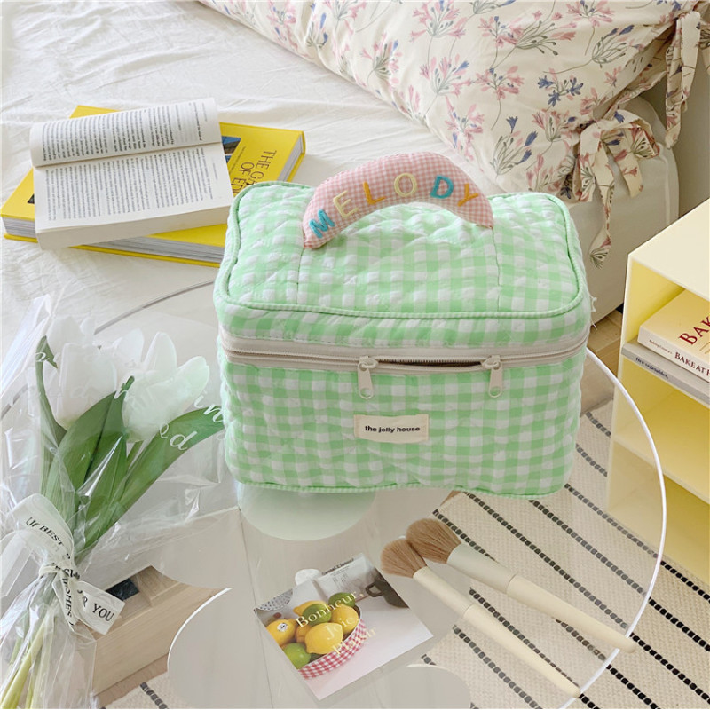 Wind Quilted Checkered Makeup Bag with Large Capacity