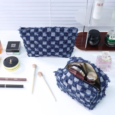 Cowboy Chess Card Grid Portable Makeup Bag with Large Capacity 02