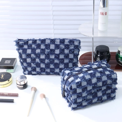Cowboy Chess Card Grid Portable Makeup Bag with Large Capacity 01