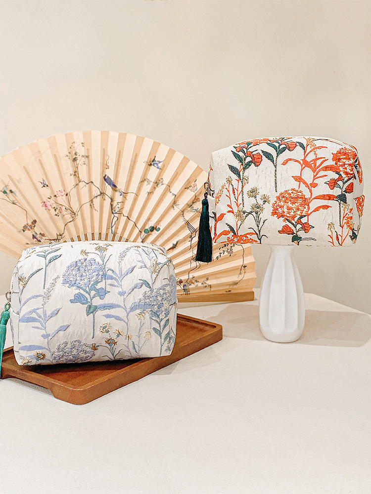 Dandelion relief makeup bag