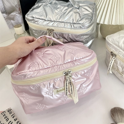 Heart shaped grid large capacity cosmetics 02