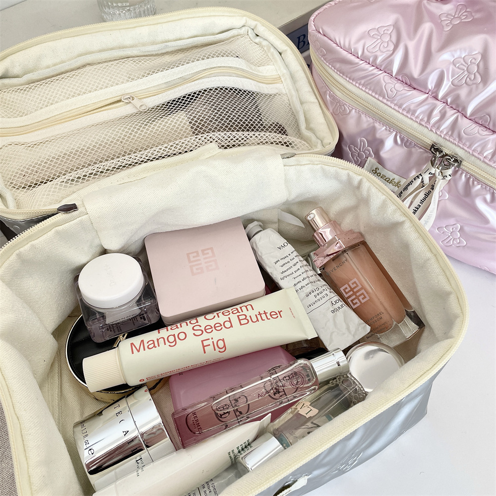 Heart shaped grid large capacity cosmetics