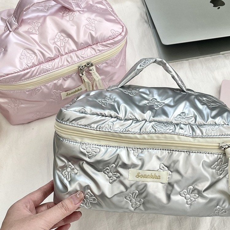 Heart shaped grid large capacity cosmetics