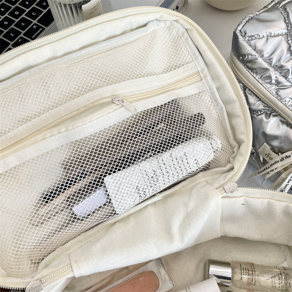 Heart shaped grid large capacity cosmetics