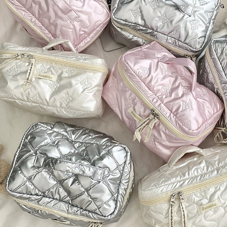 Heart shaped grid large capacity cosmetics