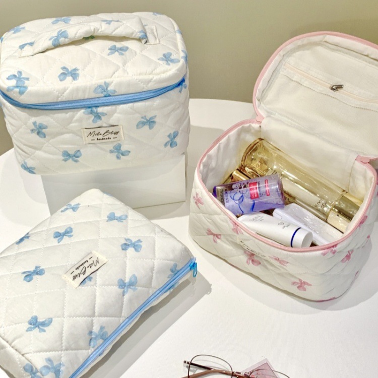 Small, Fresh, Cute Quilted White Bottom Bow Makeup Bag