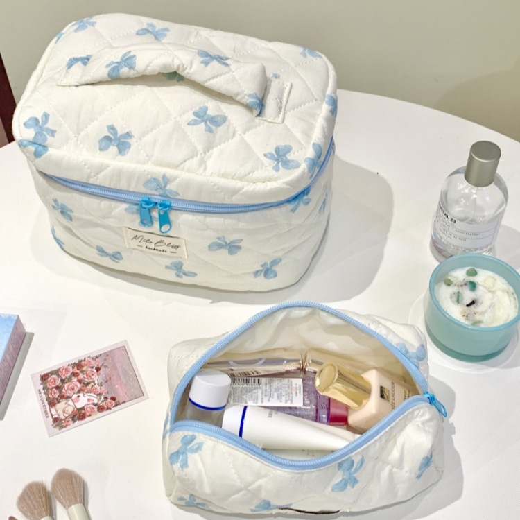 Small, Fresh, Cute Quilted White Bottom Bow Makeup Bag