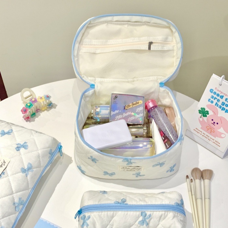 Small, Fresh, Cute Quilted White Bottom Bow Makeup Bag