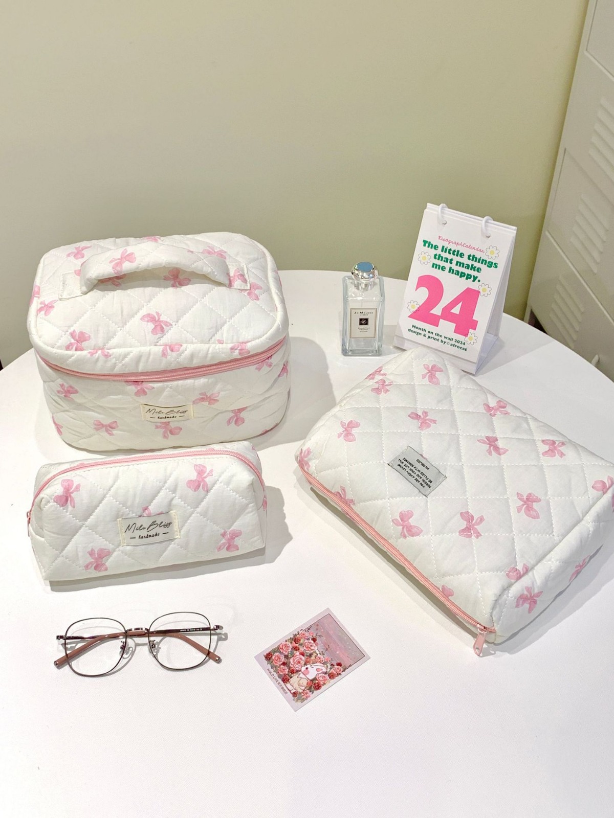Small, Fresh, Cute Quilted White Bottom Bow Makeup Bag